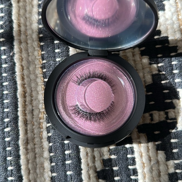 New 3-tier Glamorous False Eyelashes set - Picture 4 of 7